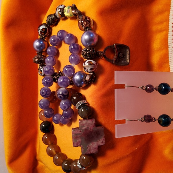Beautiful glass stretch bracelets, one pair of glass beads earrings. - Picture 12 of 12